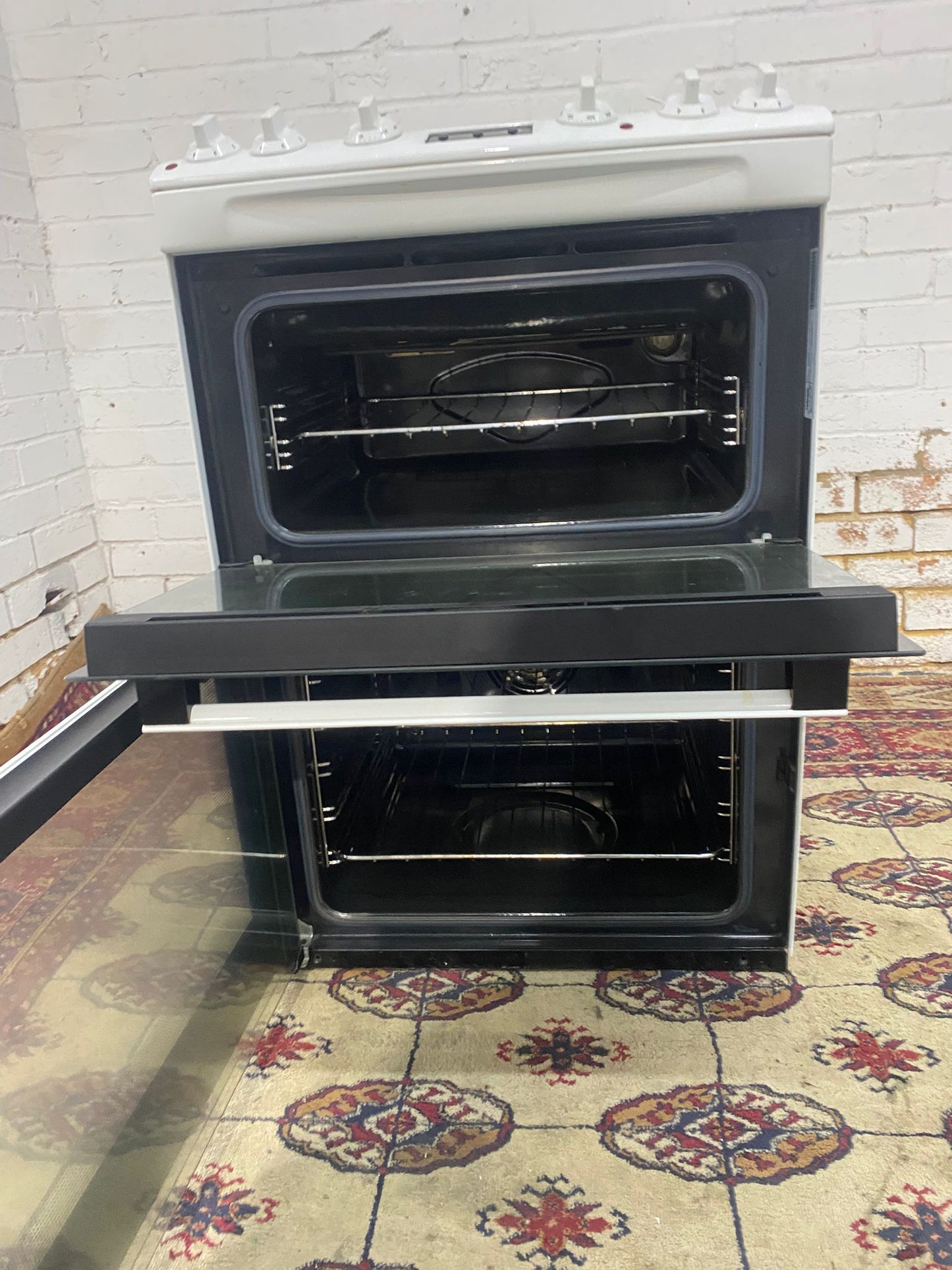 🚐Zanussi White 60 CM Electric Cooker With Oven/Grill Comes With Hard Wire for sale