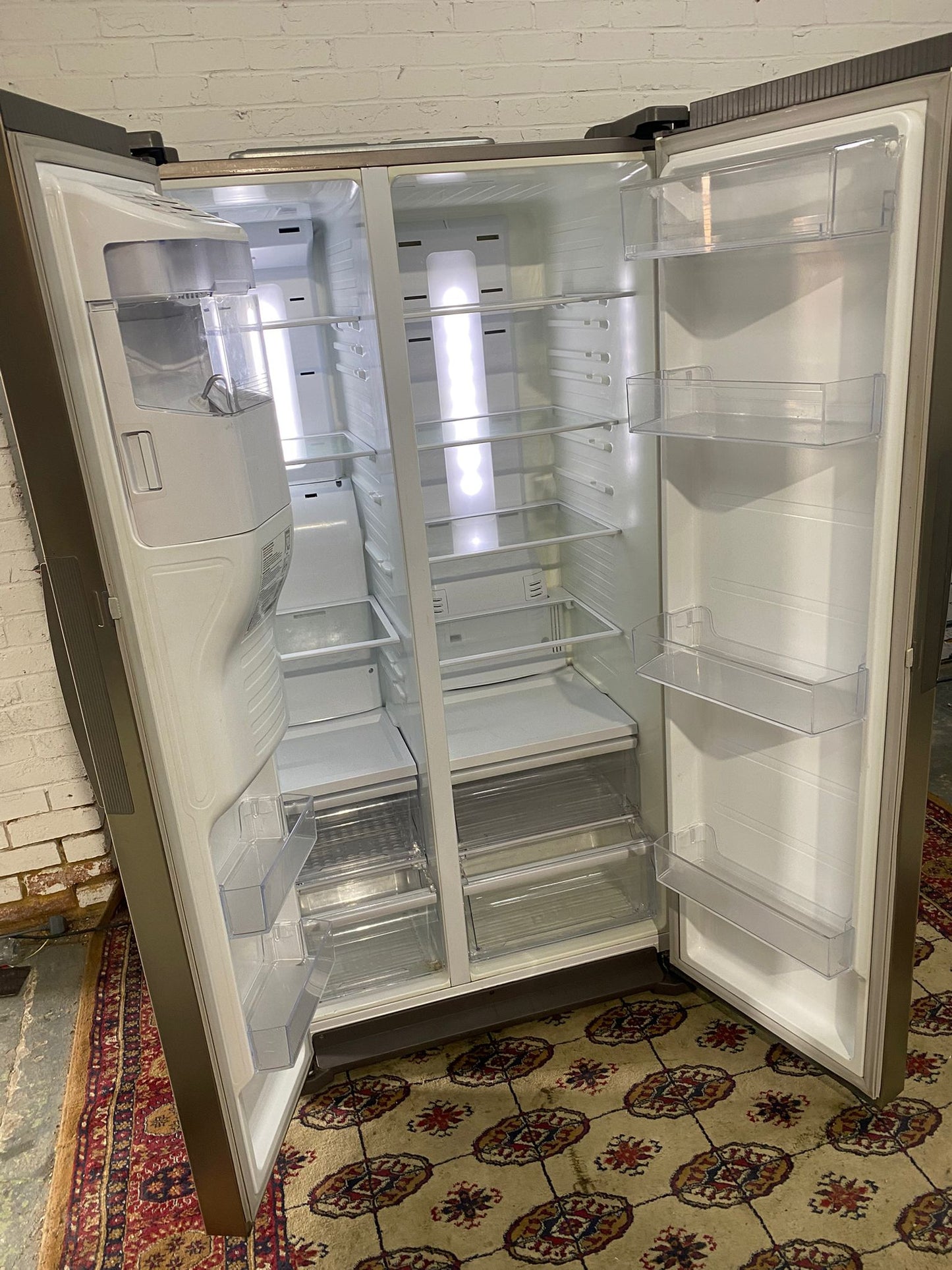 Top Brand Samsung Plumb In Ice-maker + Water Dispenser American Fridge Freezer For Sale