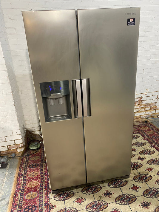 Top Brand Samsung Plumb In Ice-maker + Water Dispenser American Fridge Freezer For Sale