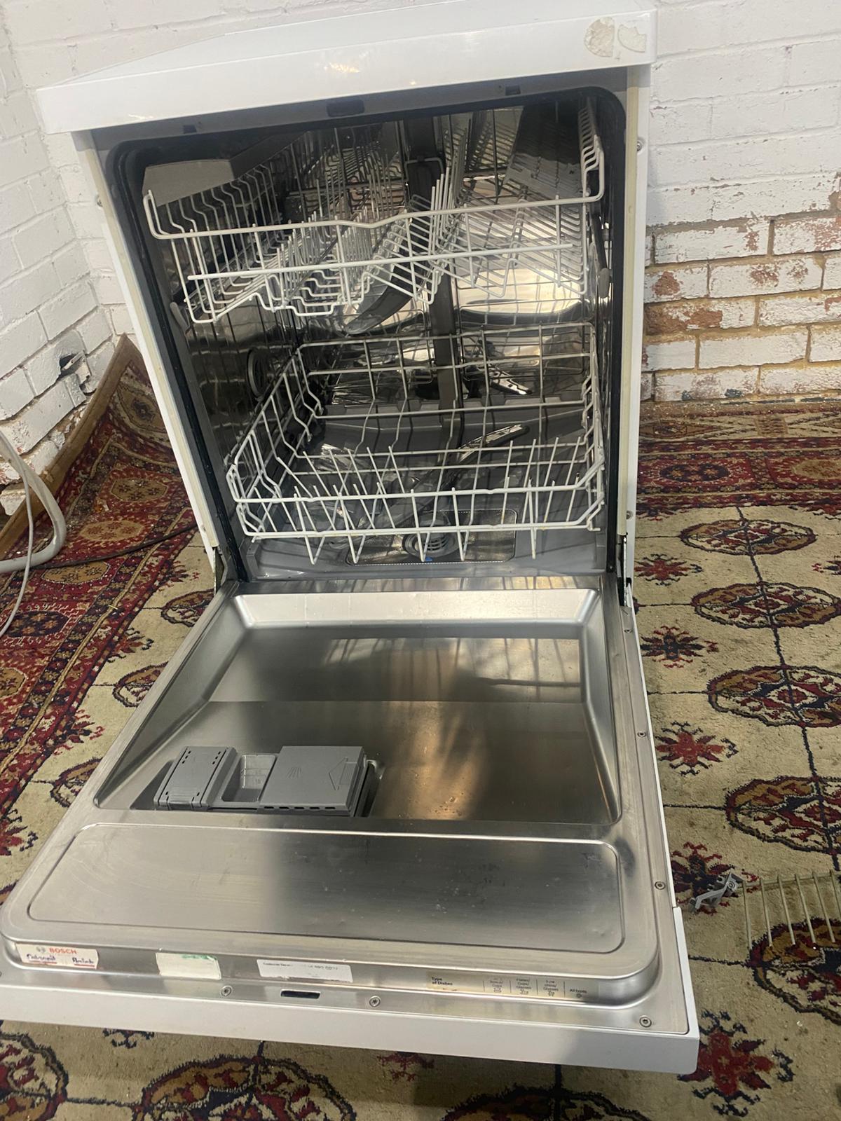 🚚Beautiful Bosch 60CM Dish Washer For Sale