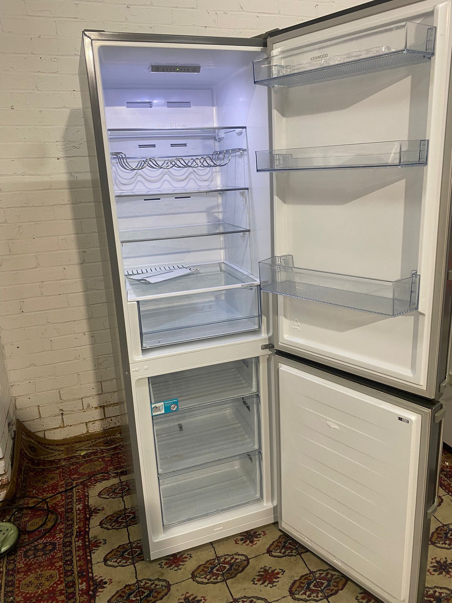 🚚Beautiful Tall Kenwood Grey Fridge Freezer For Sale