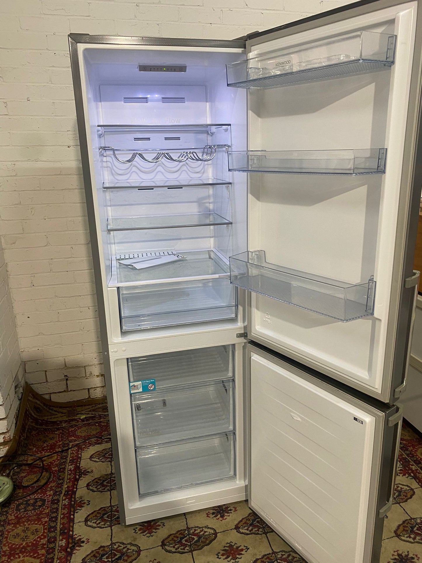 🚚Beautiful Tall Kenwood Grey Fridge Freezer For Sale