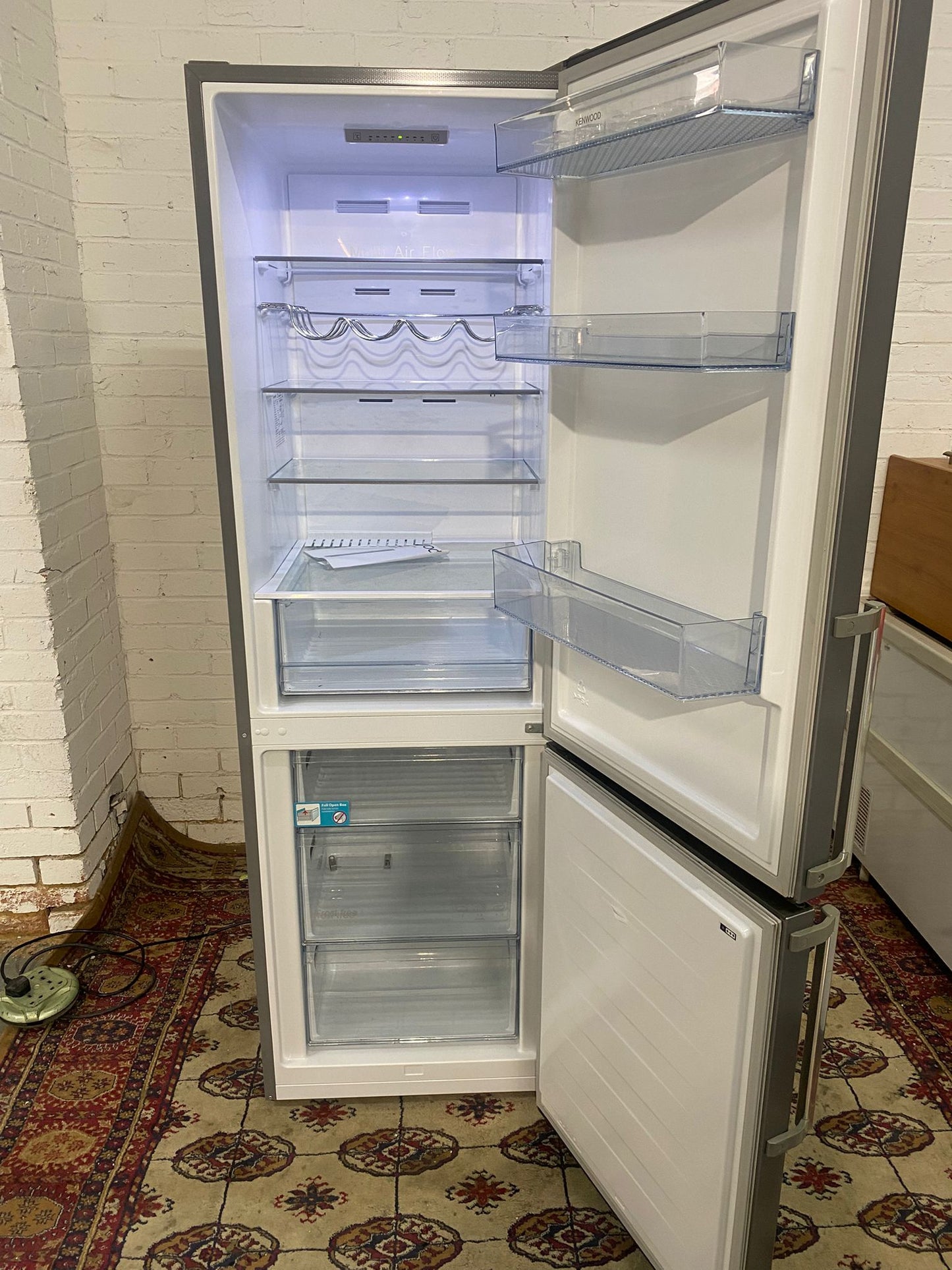 🚚Beautiful Tall Kenwood Grey Fridge Freezer For Sale