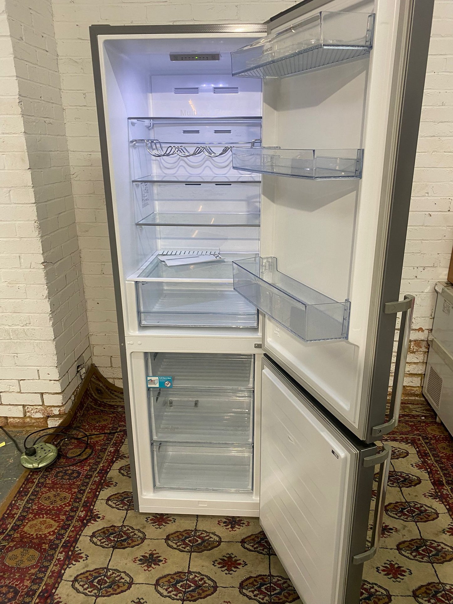 🚚Beautiful Tall Kenwood Grey Fridge Freezer For Sale