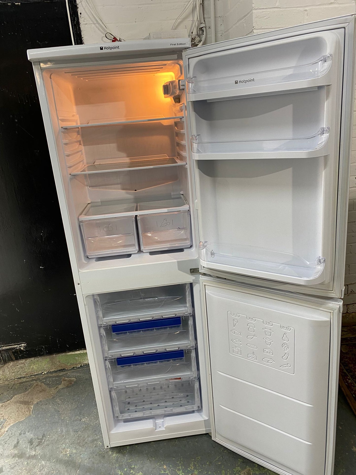 🚚Tall HotPoint Fridge Freezer Frost Free Fridge Freezer For Sale