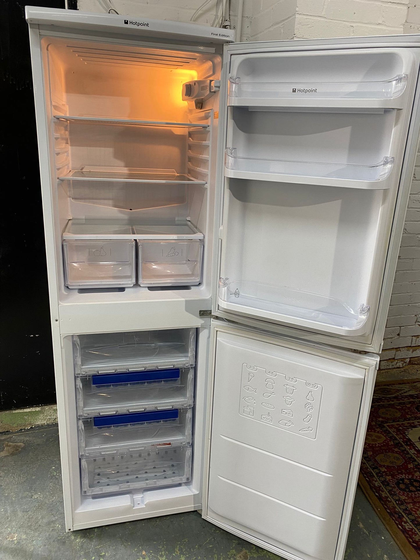 🚚Tall HotPoint Fridge Freezer Frost Free Fridge Freezer For Sale