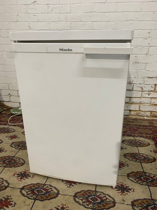 Under counter fridge ￼