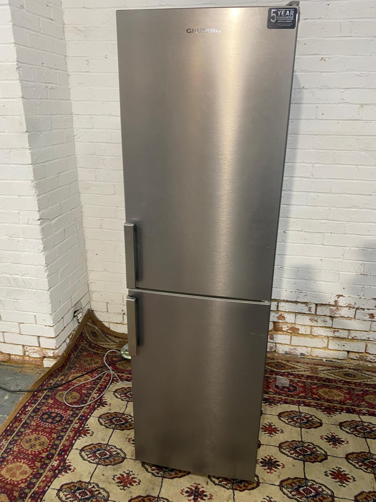 🚚180CM Tall Grundin Metallic Grey/Silver Frost Free 50/50 Fridge Freezer For Sale