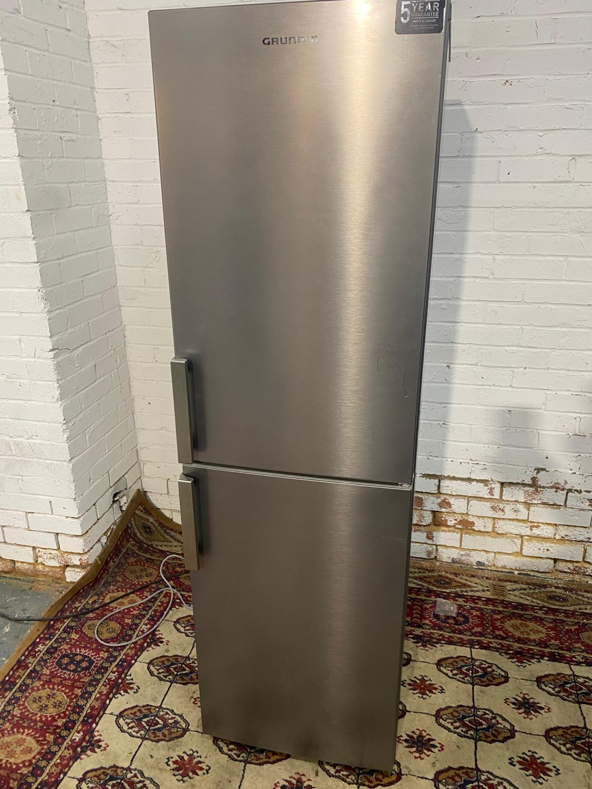 🚚180CM Tall Grundin Metallic Grey/Silver Frost Free 50/50 Fridge Freezer For Sale