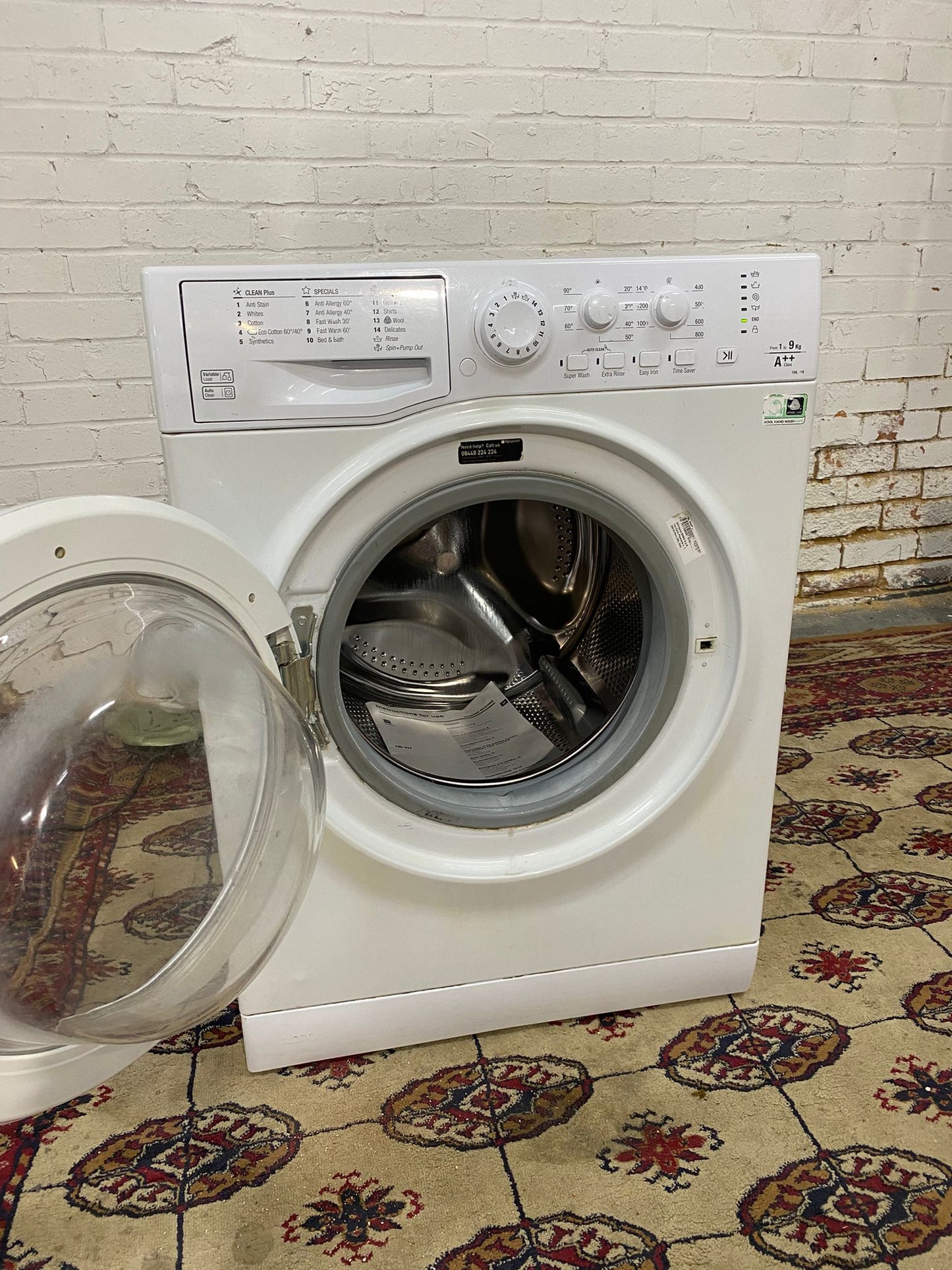 FREE DELIVERY Beautiful 9Kg HotPoint Large Drum In White Washing Machine For Sale