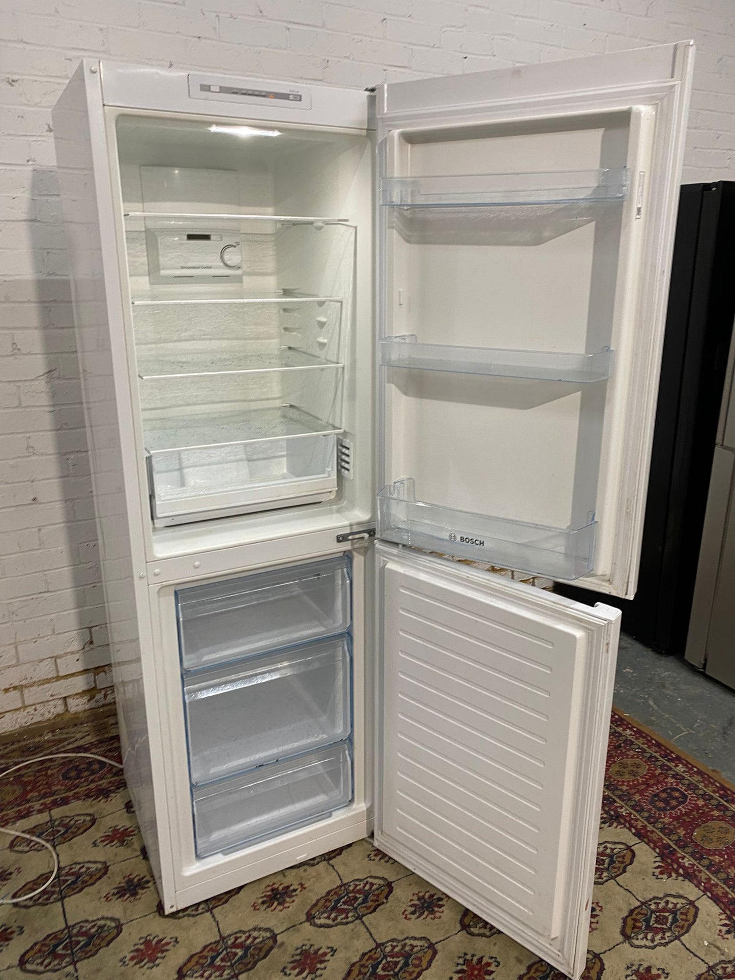 🚚Bosch 185 CM Tall  Fridge Freezer Frost Free For Sale