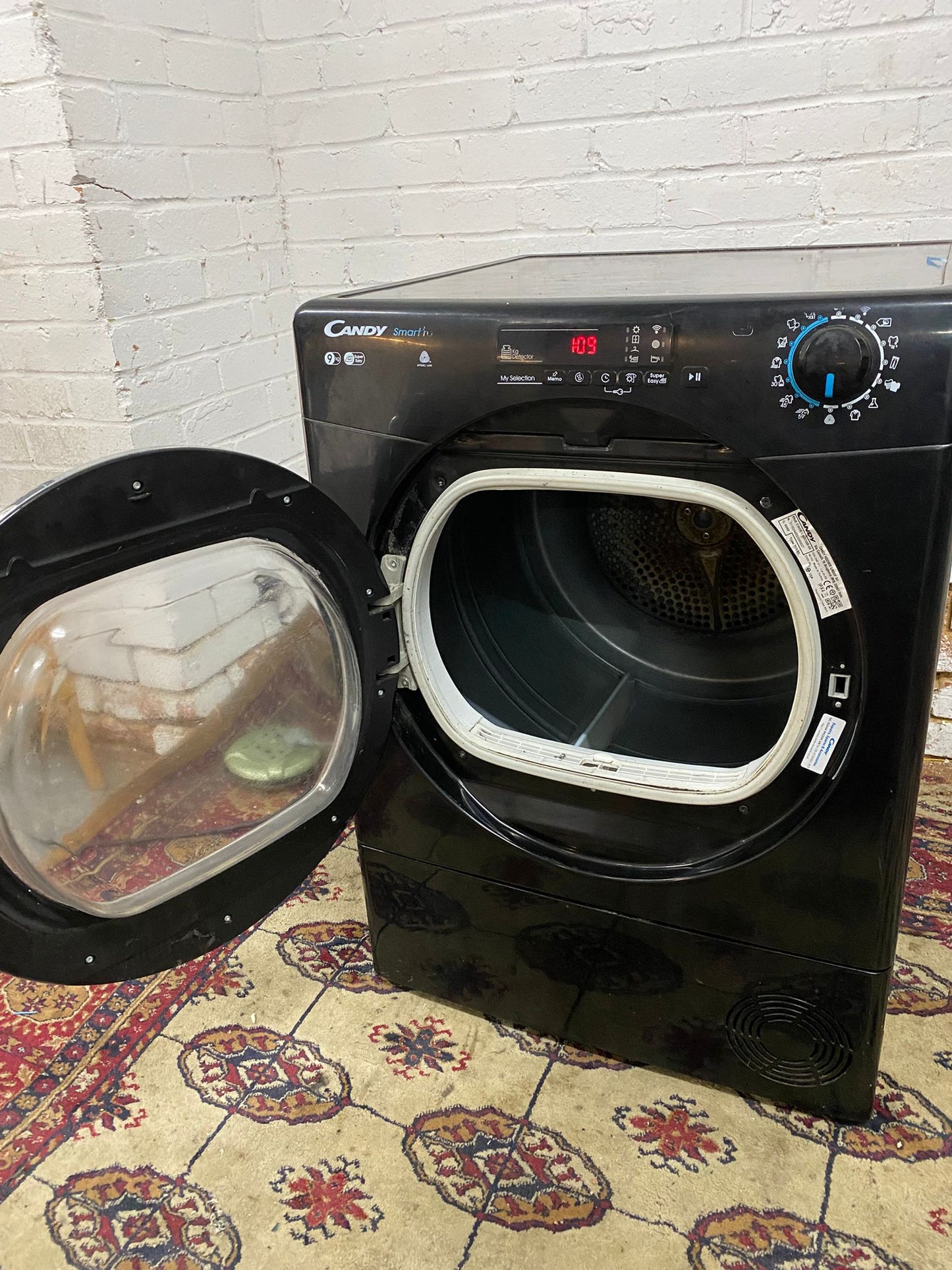 Beautiful Candy Black 9KG Glass Door Condenser Dryer With HeatPump For Sale