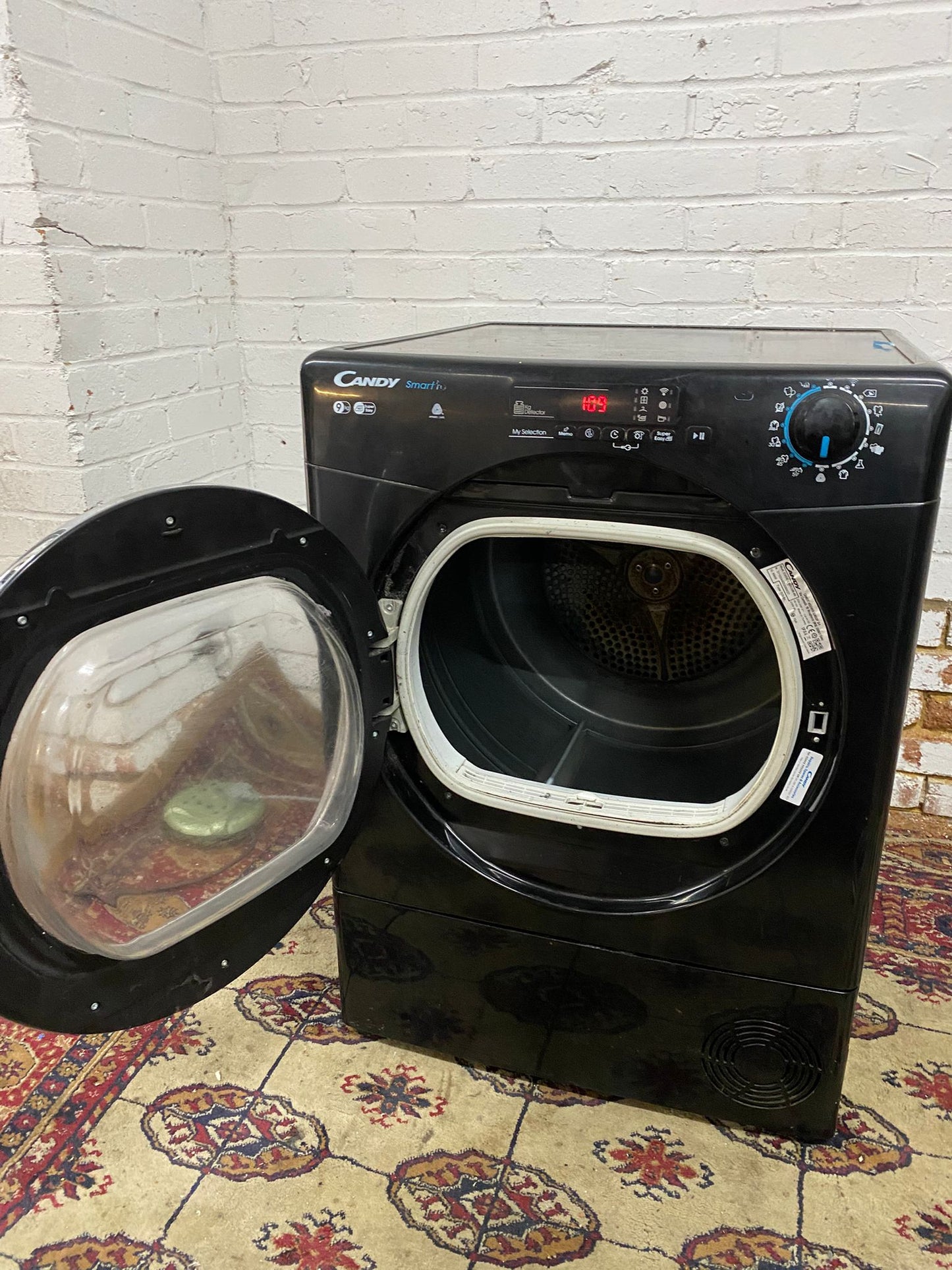 Beautiful Candy Black 9KG Glass Door Condenser Dryer With HeatPump For Sale
