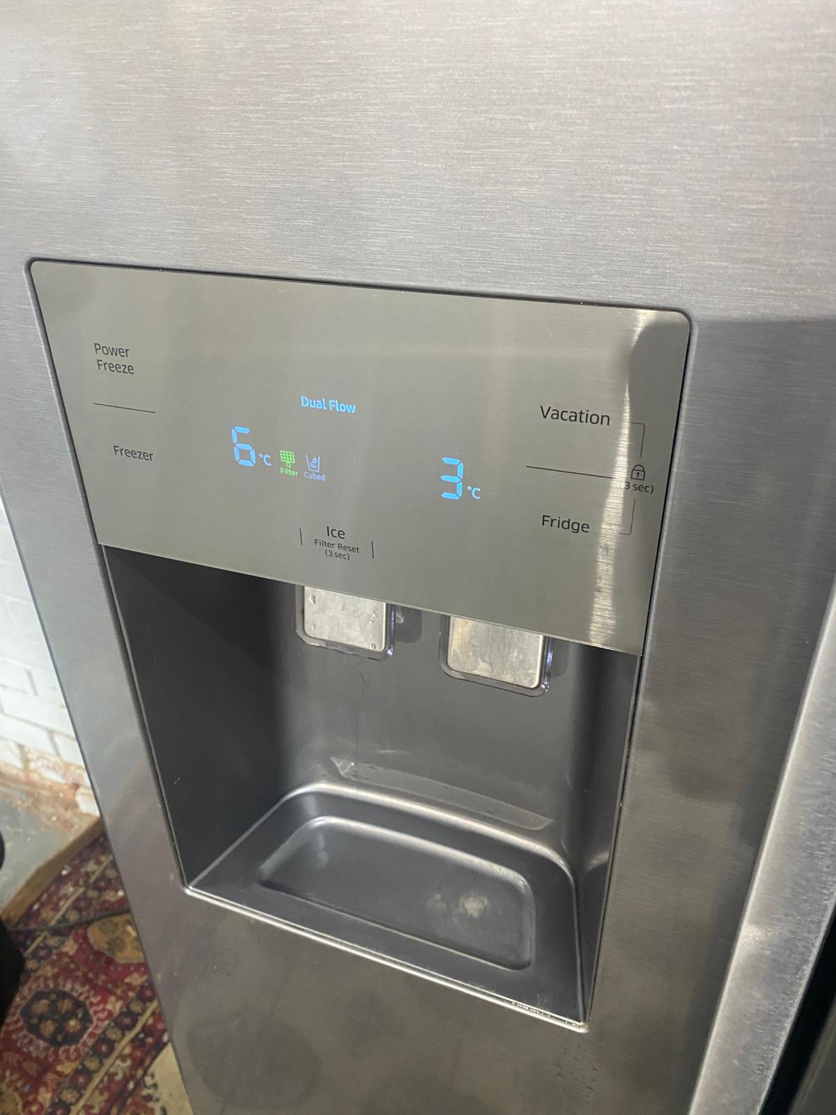 🚚Samsung Double Door 90CM Wide Frost Free Plumb In American Fridge Freezer For Sale