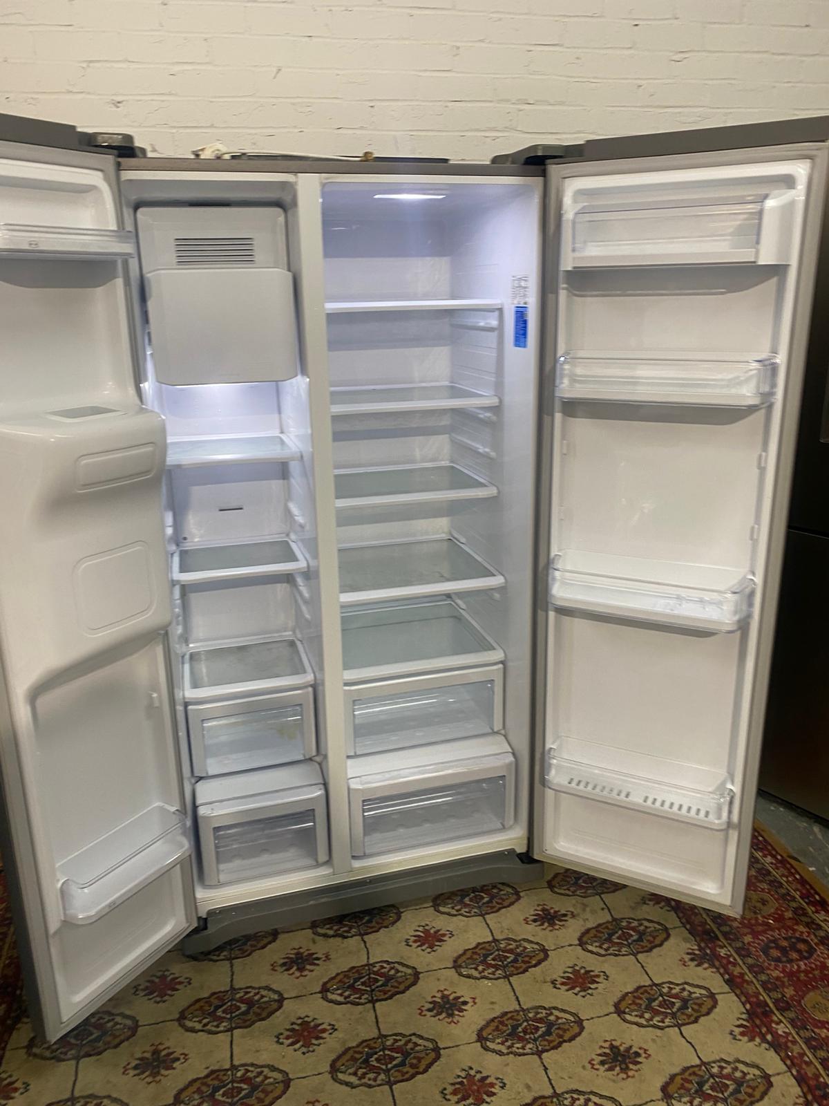 🚚Samsung Double Door 90CM Wide Frost Free Plumb In American Fridge Freezer For Sale