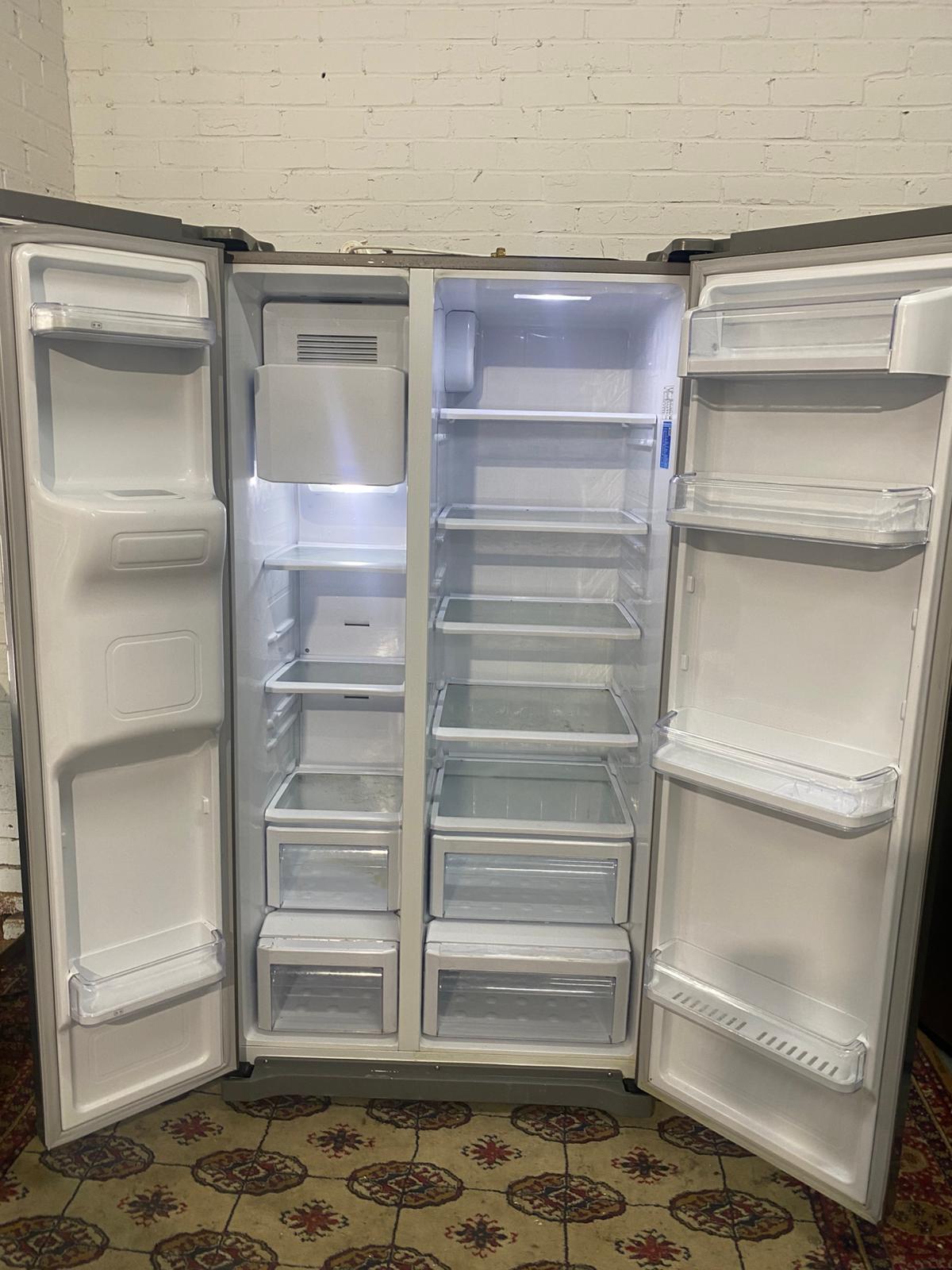 🚚Samsung Double Door 90CM Wide Frost Free Plumb In American Fridge Freezer For Sale