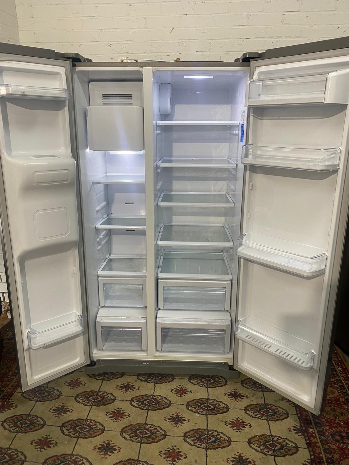 🚚Samsung Double Door 90CM Wide Frost Free Plumb In American Fridge Freezer For Sale