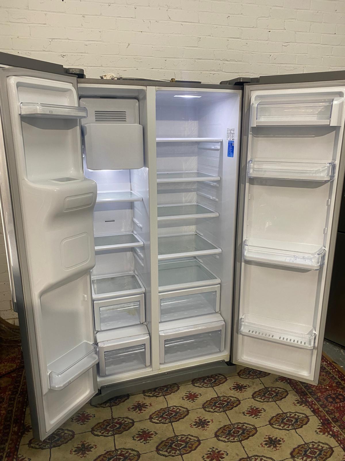 🚚Samsung Double Door 90CM Wide Frost Free Plumb In American Fridge Freezer For Sale