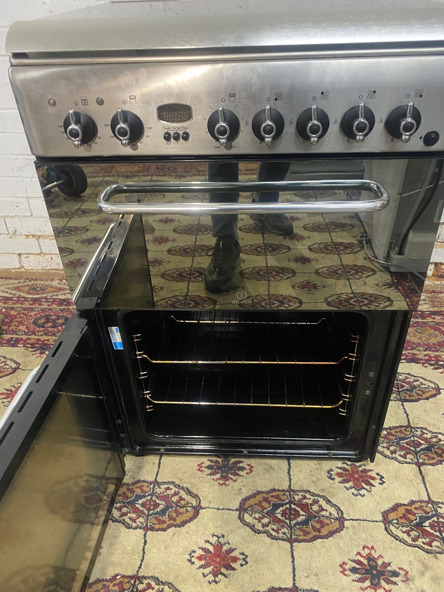 🚚Beautiful Indesit Classic Model 60CM Stainless Steel Gas Cooker With Oven/Grill For Sale