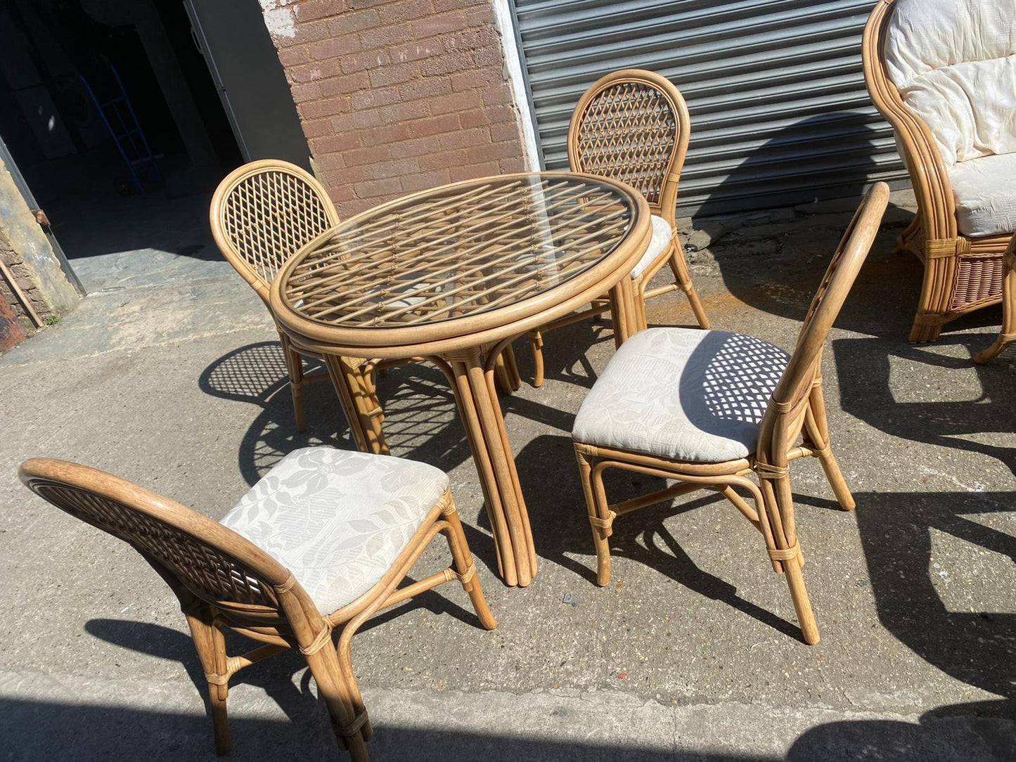 Beautiful Branded Conservatory 6 Seater With 3Table For Sale