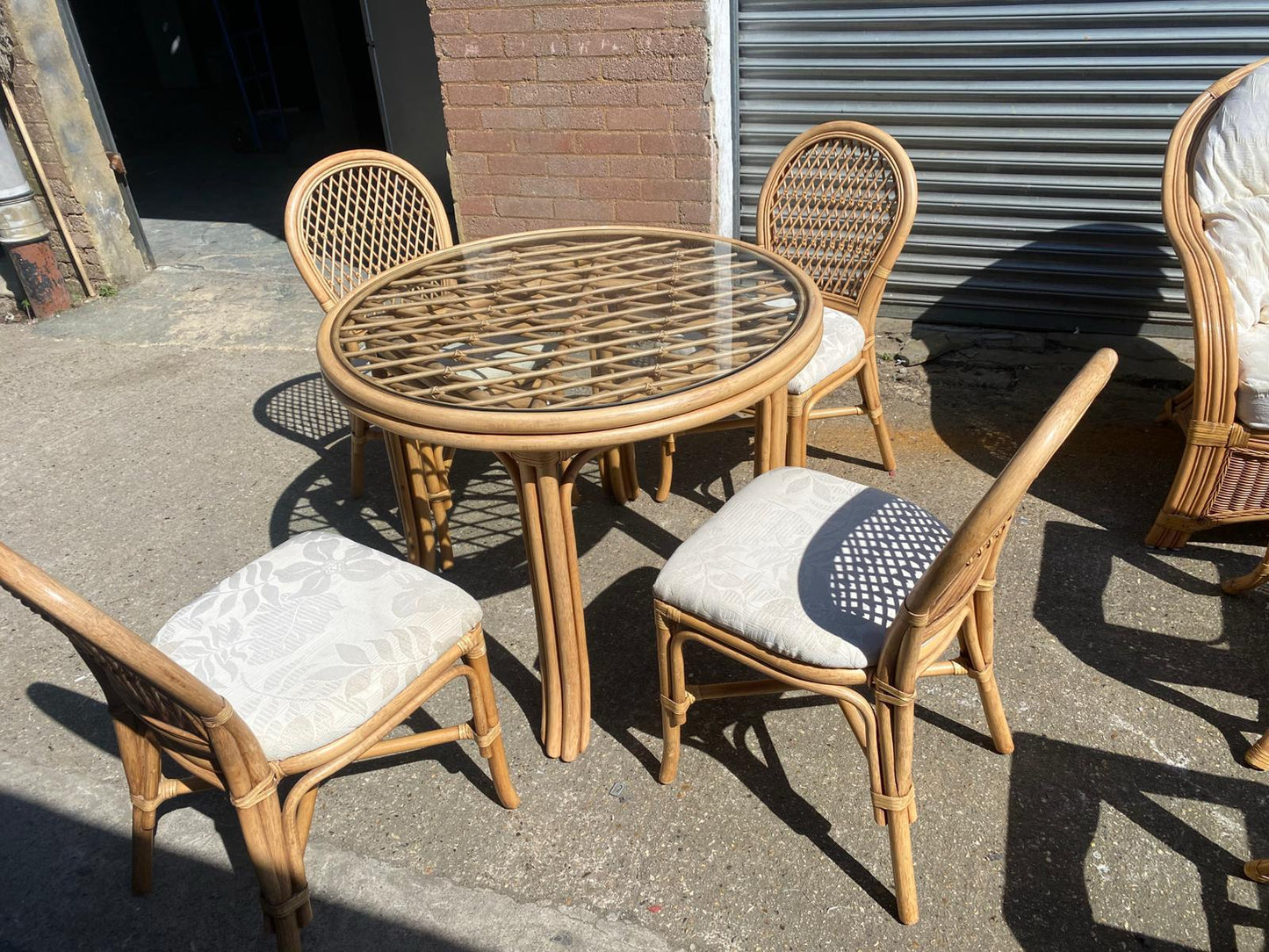 Beautiful Branded Conservatory 6 Seater With 3Table For Sale