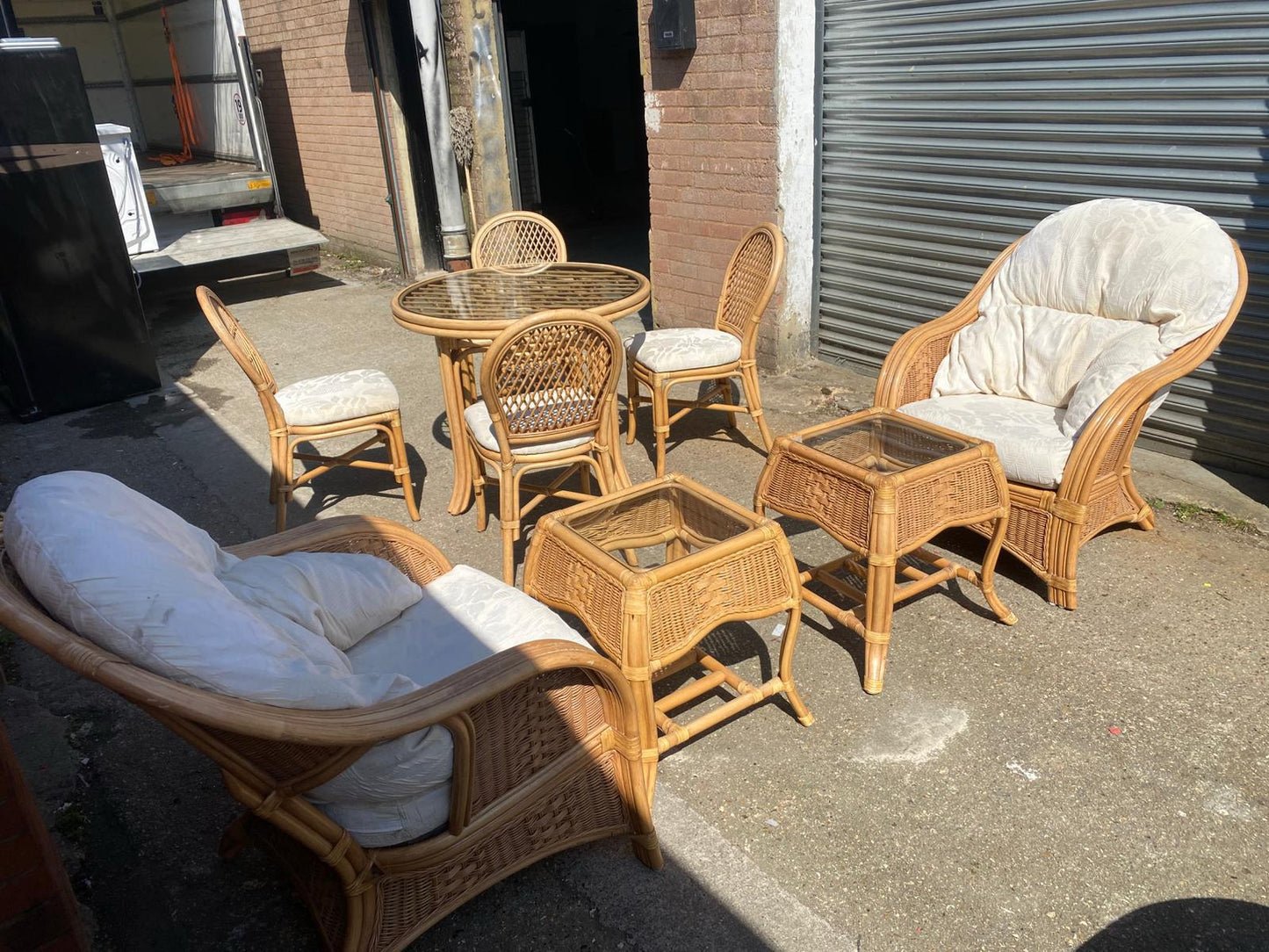 Beautiful Branded Conservatory 6 Seater With 3Table For Sale