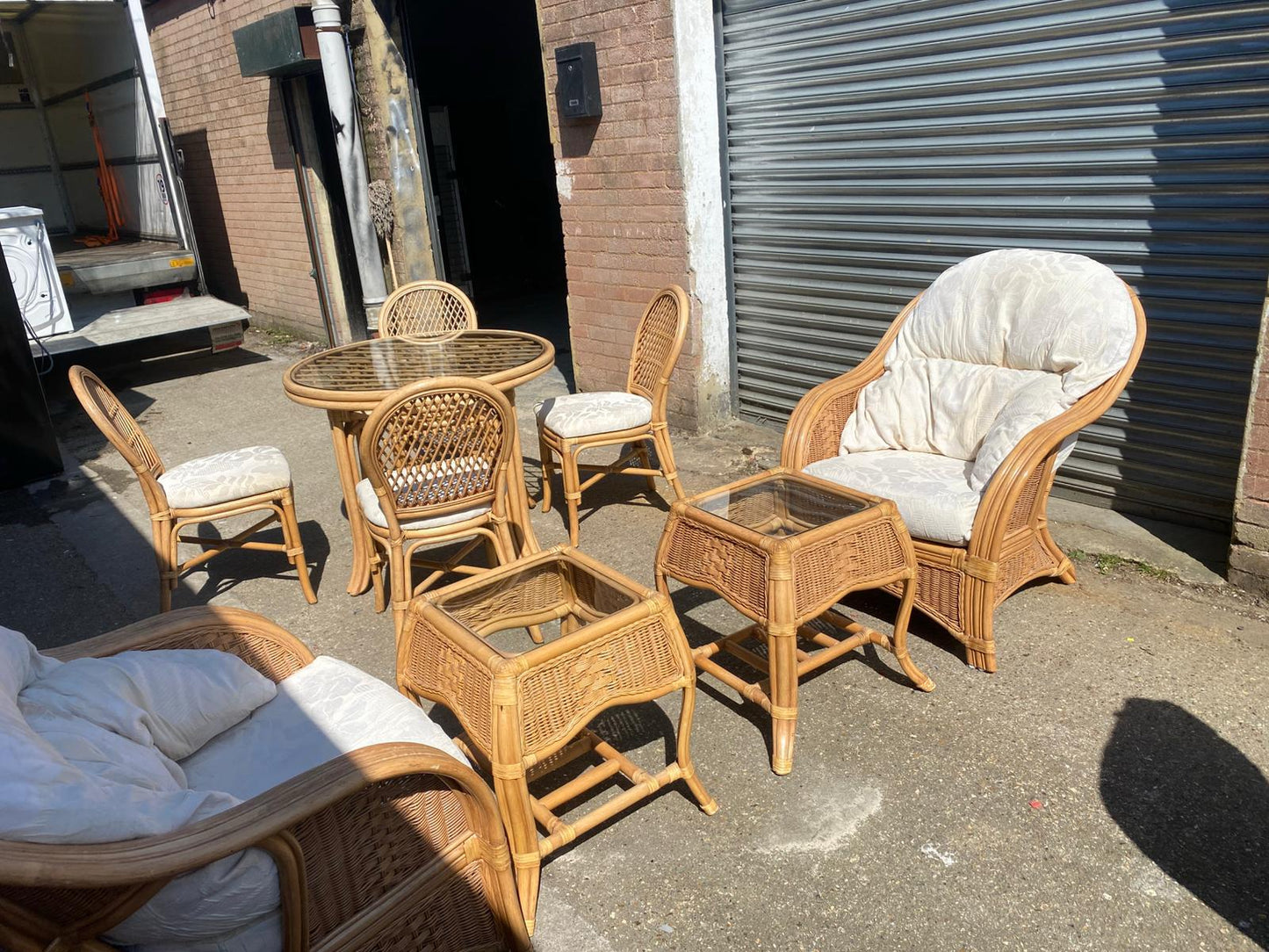 Beautiful Branded Conservatory 6 Seater With 3Table For Sale