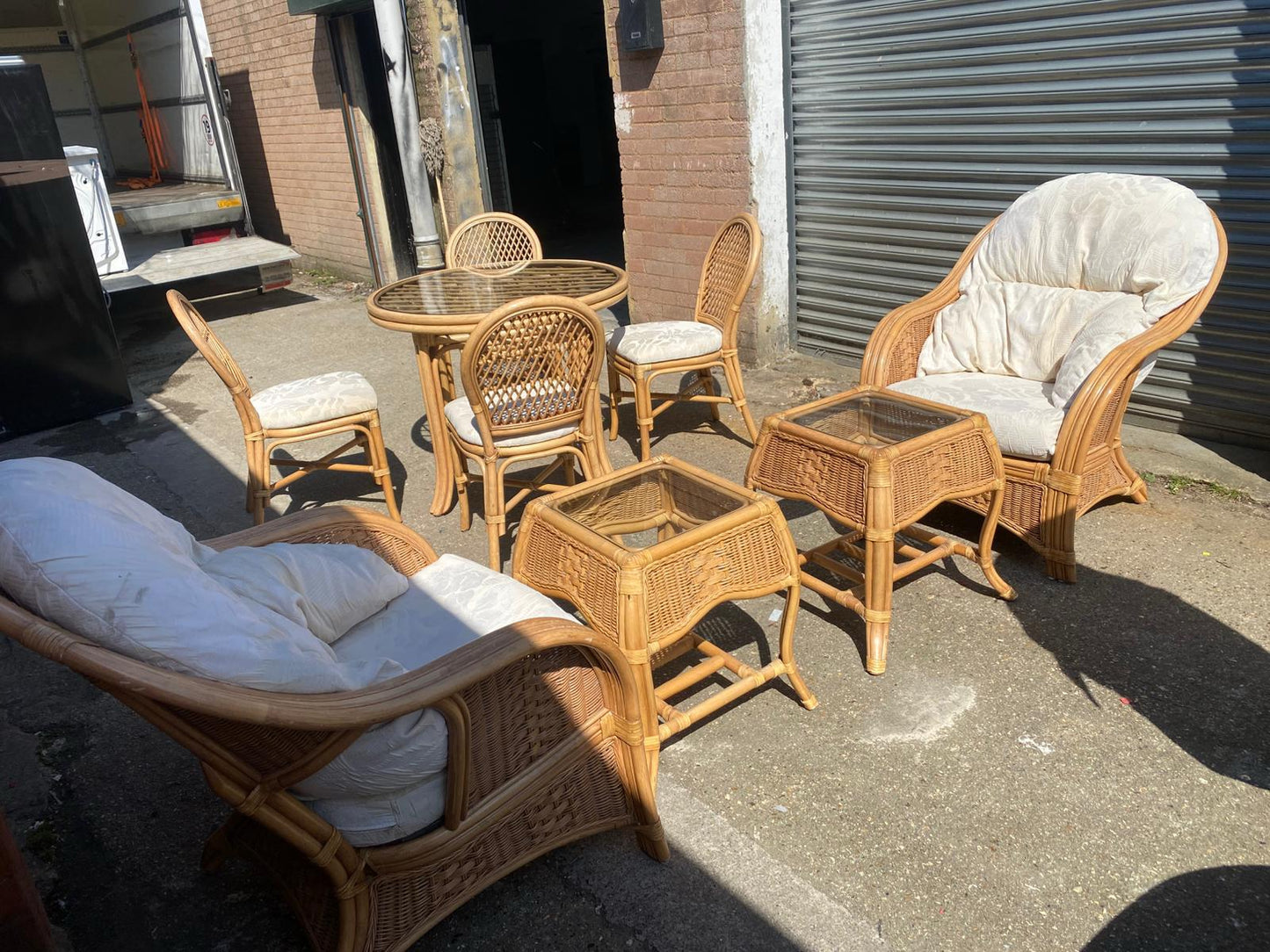 Beautiful Branded Conservatory 6 Seater With 3Table For Sale