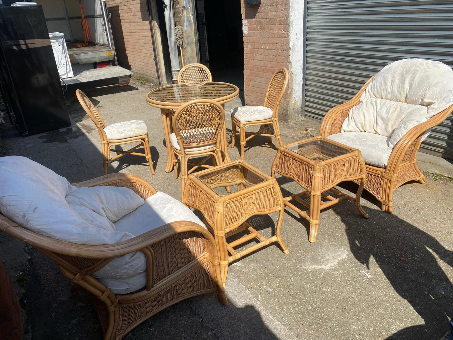 Beautiful Branded Conservatory 6 Seater With 3Table For Sale