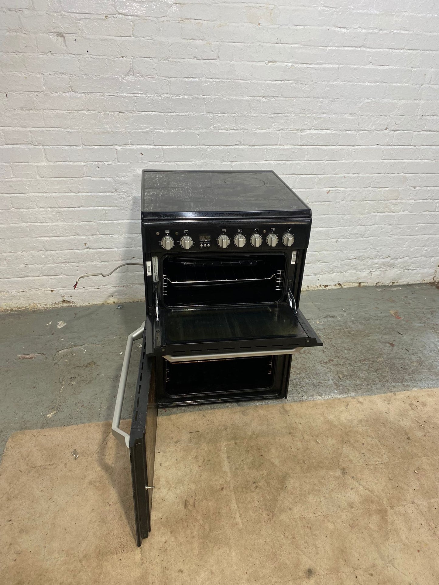 Beautiful Indesit Black 60CM Ceramic Electric Cooker With Oven/Grill For Sale