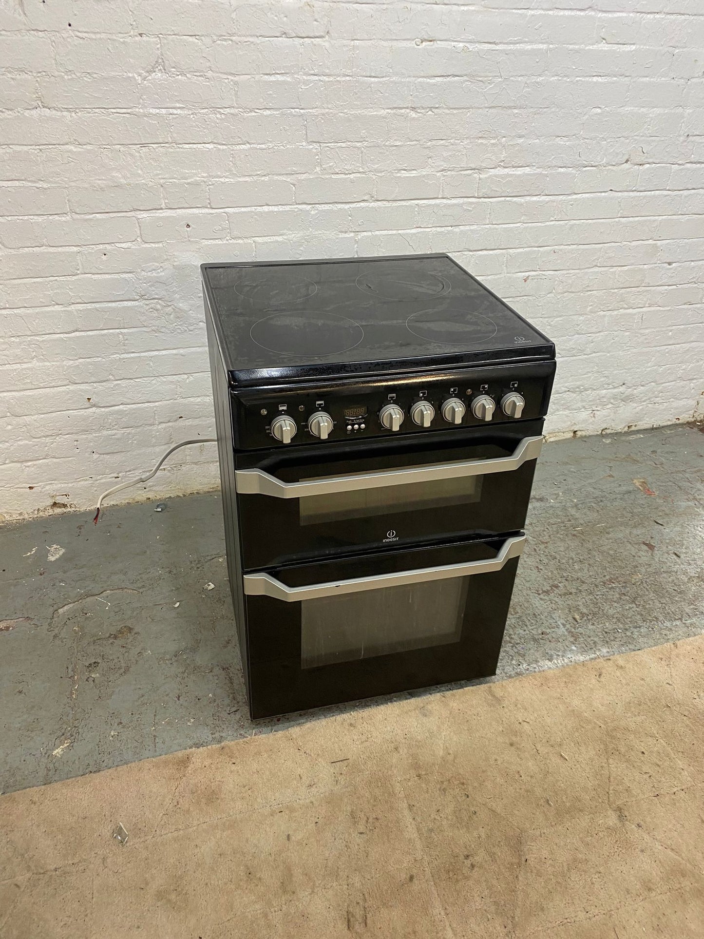 Beautiful Indesit Black 60CM Ceramic Electric Cooker With Oven/Grill For Sale