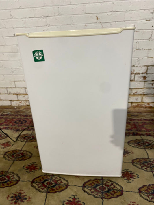🚐🚐Beautiful Curreys UnderCounter Fridge Freezer For Sale