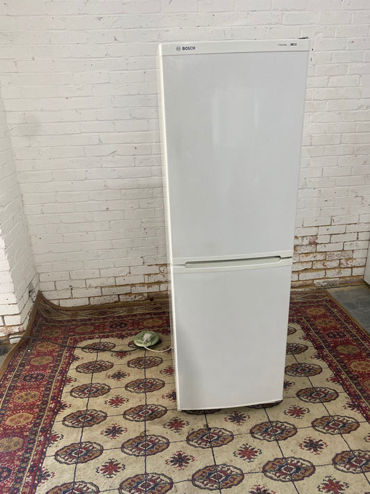 Bosch Frost Free Fridge Freezer Excellent Condition