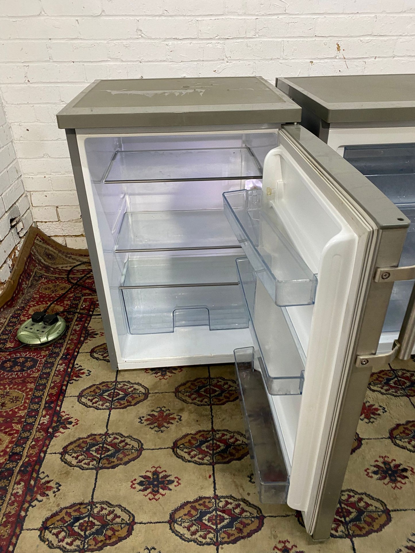 🚐🚐🚐 Beautiful Kenwood UnderCounter Pair Fridge & Freezer For Sale