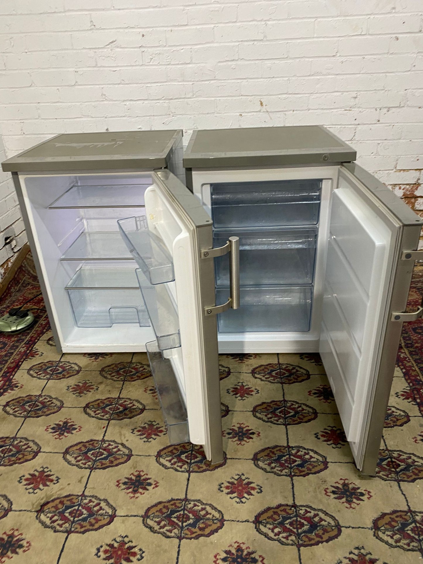 🚐🚐🚐 Beautiful Kenwood UnderCounter Pair Fridge & Freezer For Sale