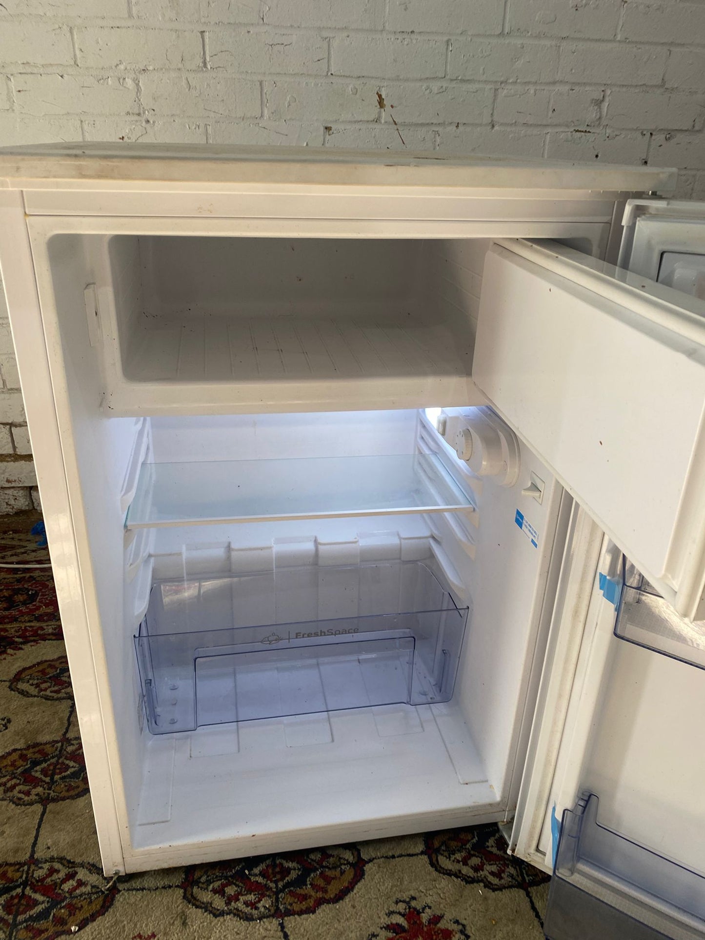 🚚Indesit UnderCounter Fridge & Freezer On Top For Sale