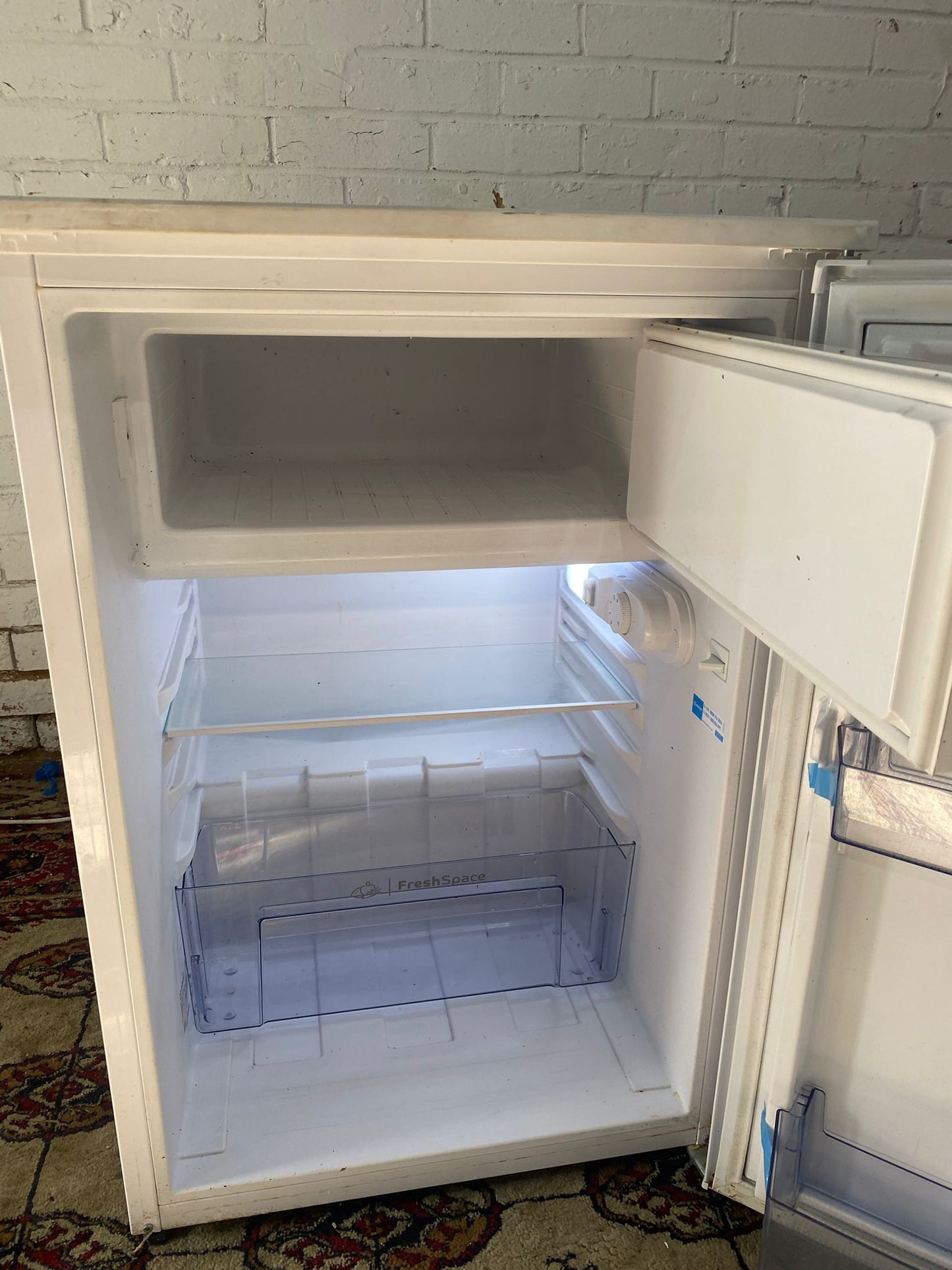 🚚Indesit UnderCounter Fridge & Freezer On Top For Sale