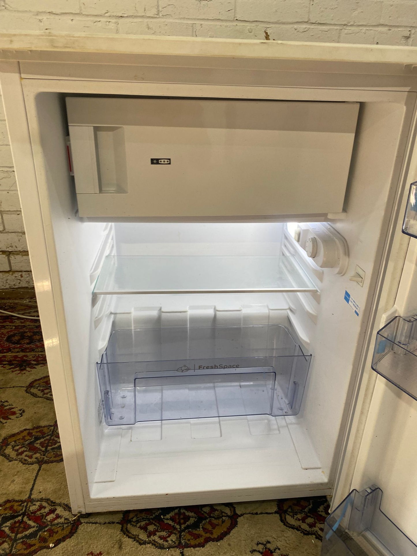 🚚Indesit UnderCounter Fridge & Freezer On Top For Sale
