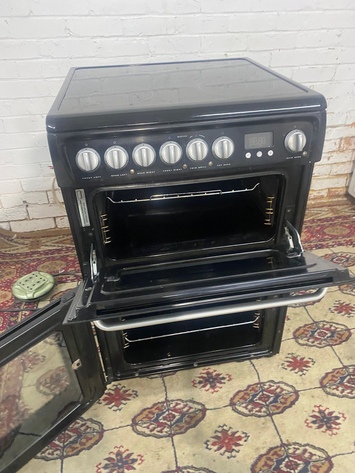 TopBrand Hotpoint 60CM  Black Electric Ceramic Cooker With Dual Oven/Grill 
For sale
