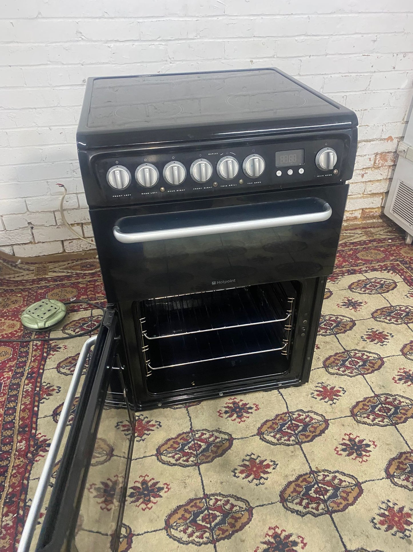 TopBrand Hotpoint 60CM  Black Electric Ceramic Cooker With Dual Oven/Grill 
For sale