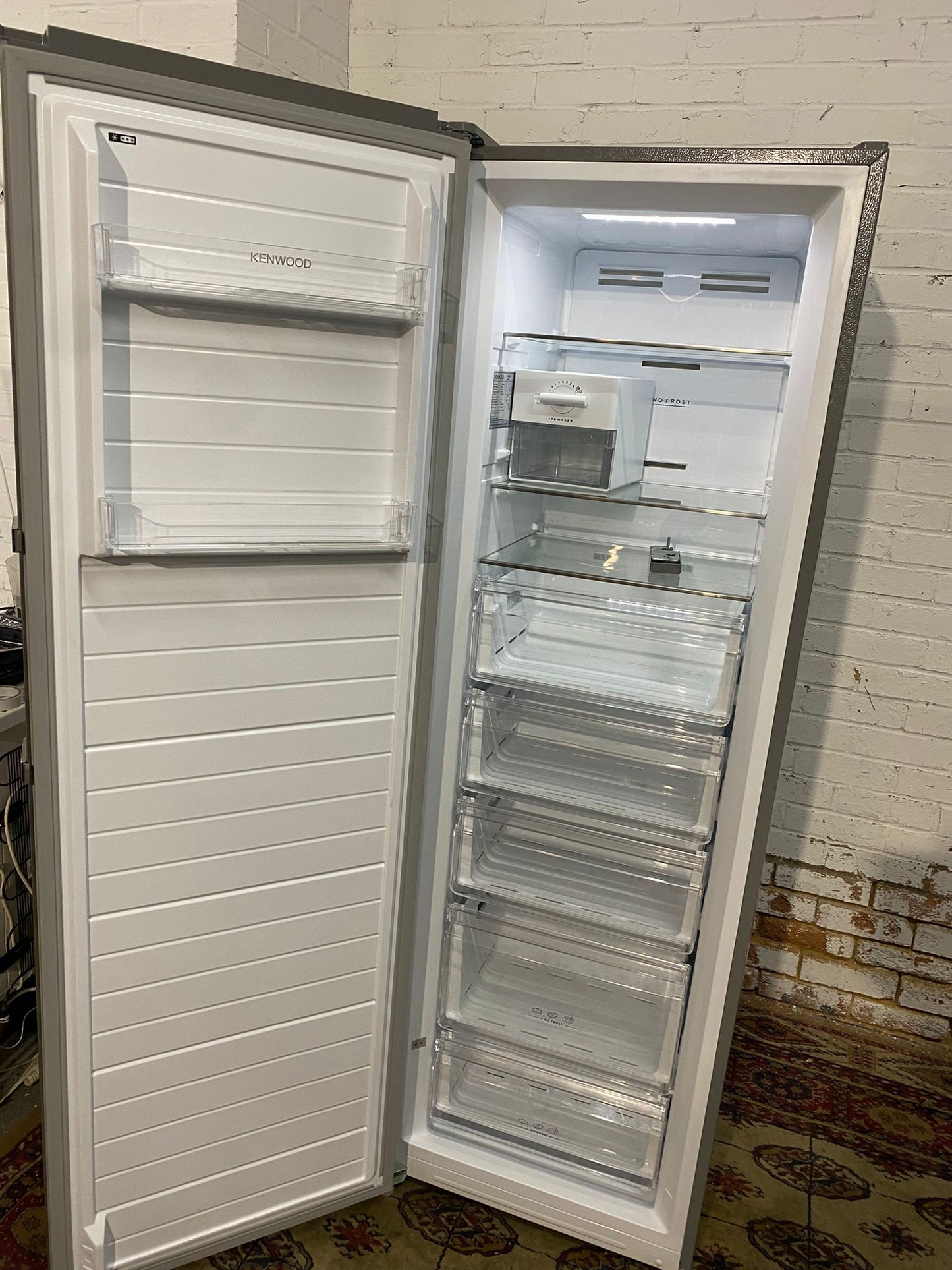 🚐🚐Beautiful Kenwood Stainless Steel Standing Freezer For Sale