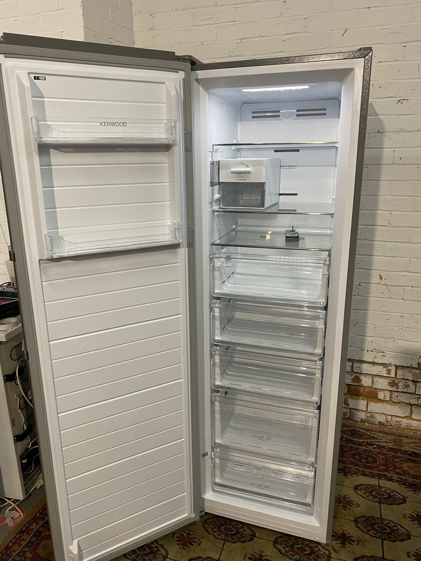🚐🚐Beautiful Kenwood Stainless Steel Standing Freezer For Sale