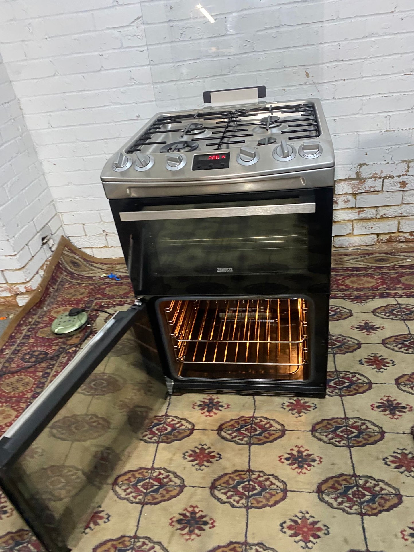 🚚Beautiful Zanussi 60CM Stainless Steel Gas Cooker With Oven/Grill For Sale