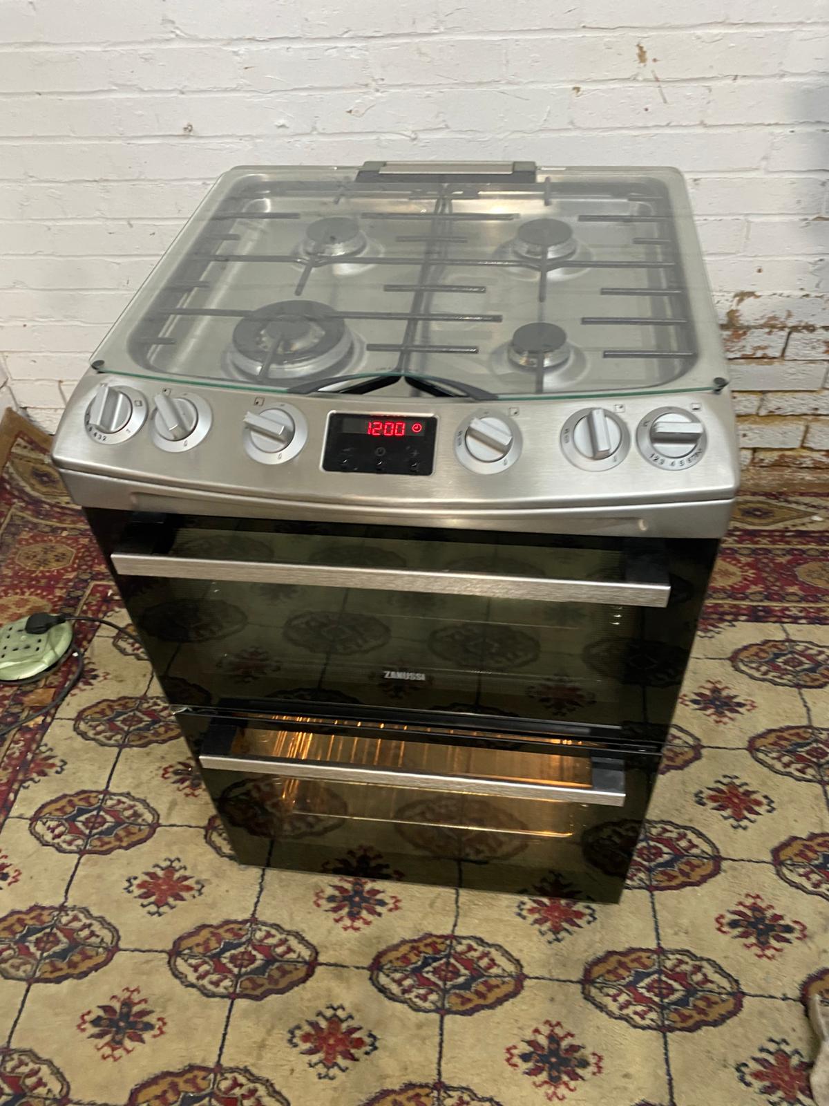 🚚Beautiful Zanussi 60CM Stainless Steel Gas Cooker With Oven/Grill For Sale