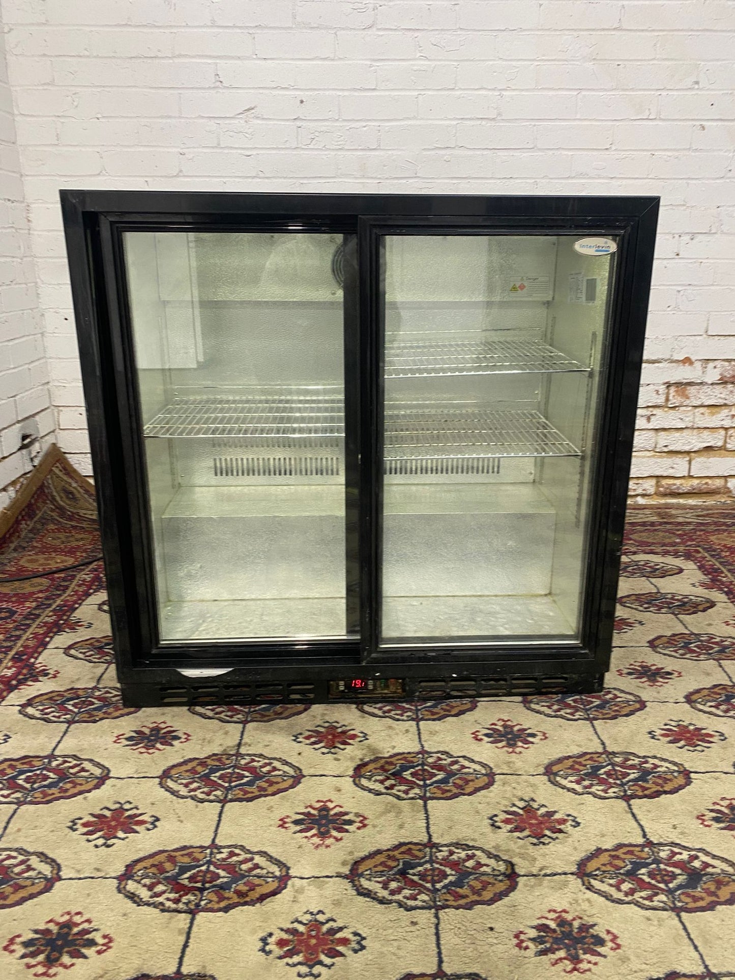 Beautiful Commercial Glass Display Drinks Fridge For Sale