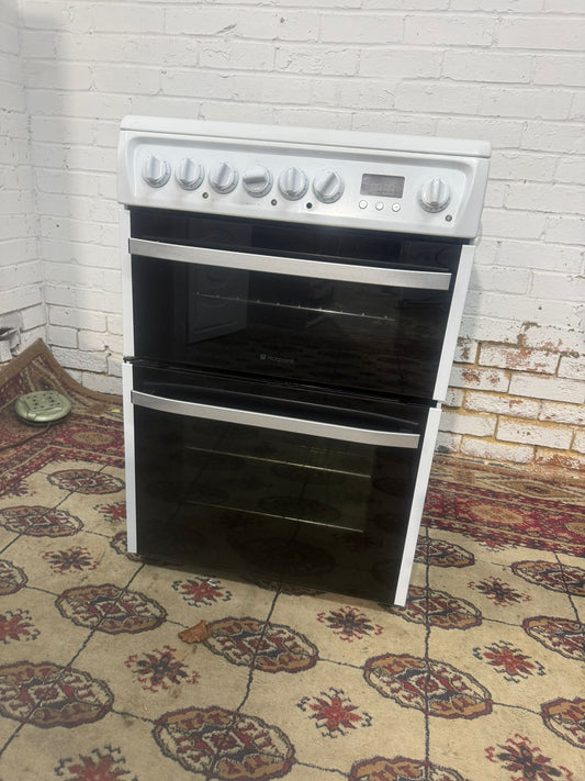 🚐🚐Beautiful HotPoint White 60CM Ceramic Electric Cooker With Oven/Grill For Sale