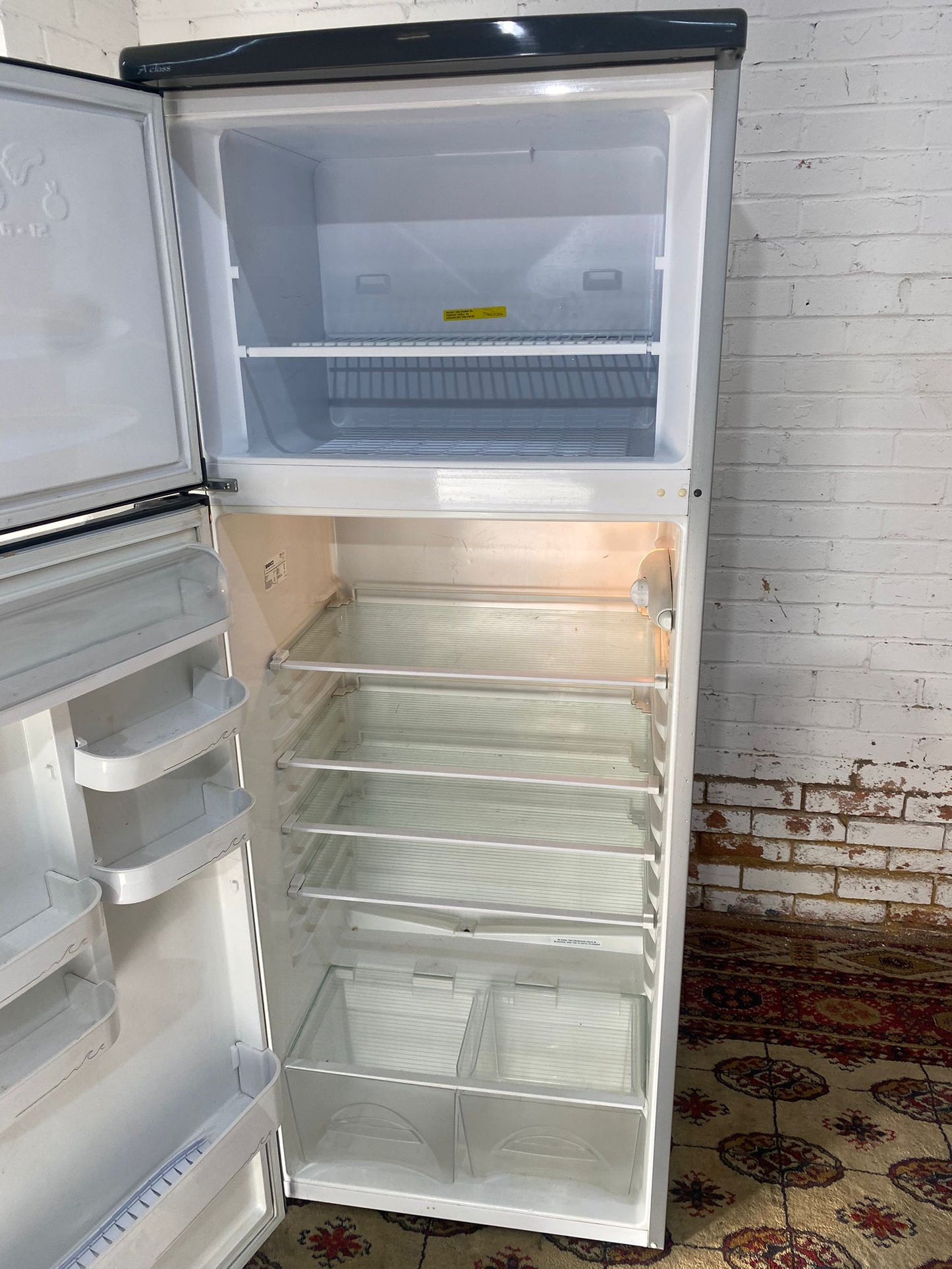 🚚Beko 70 CM Fridge & Freezer On Top