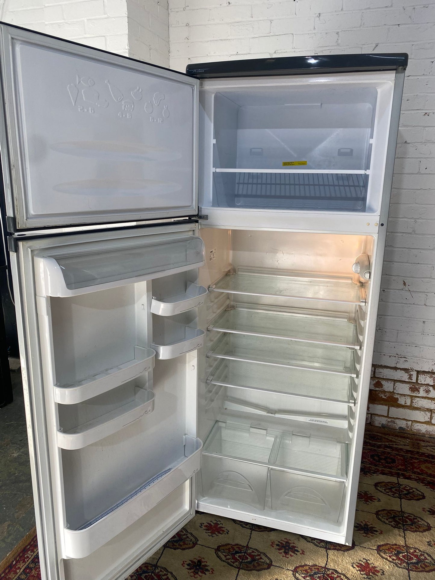 🚚Beko 70 CM Fridge & Freezer On Top