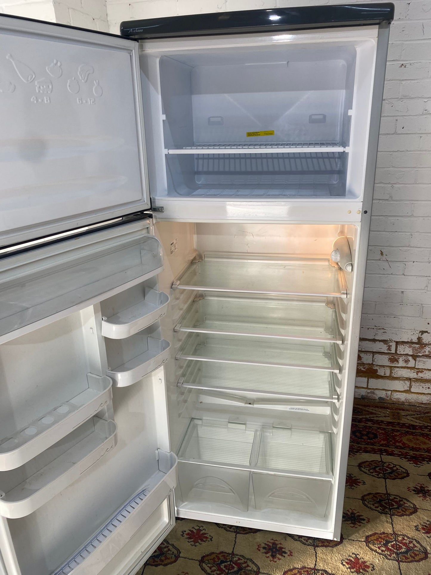 🚚Beko 70 CM Fridge & Freezer On Top