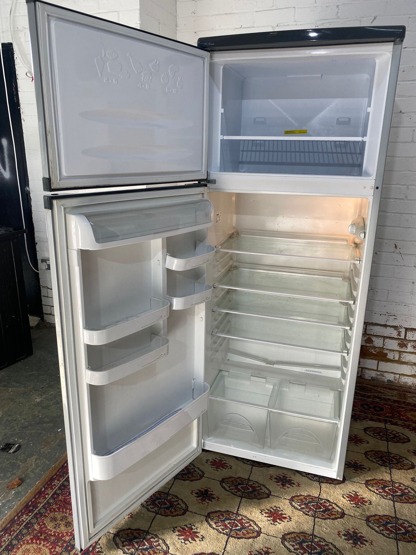 🚚Beko 70 CM Fridge & Freezer On Top